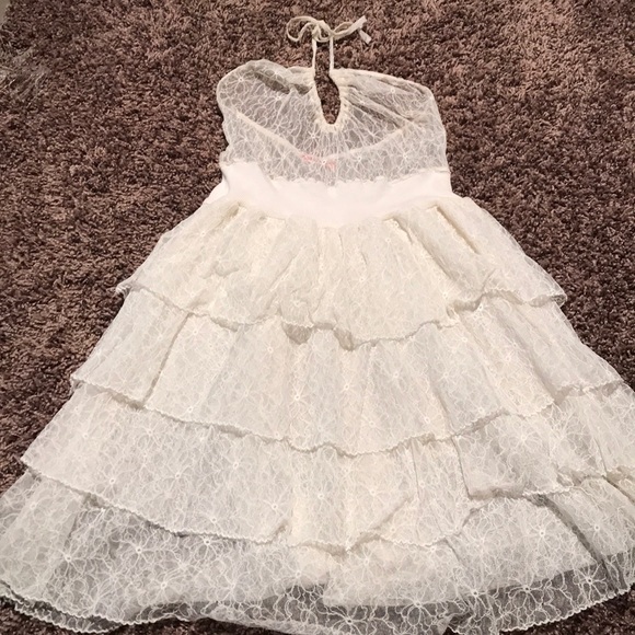 Dresses & Skirts - Vintage white lace dress